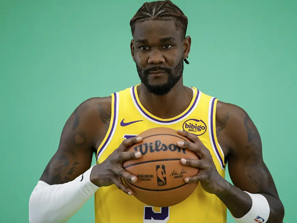 湖人新援艾顿季前赛梦游,詹皇缺阵暴露短板