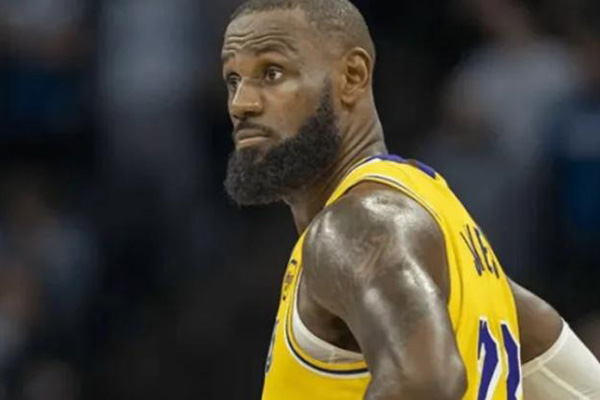 詹姆斯湖人生涯恐迎终点？5260万合同成过渡，<a href=/basketball/zibo/mavericks/ target=_blank class=infotextkey>独行侠</a><a href=/basketball/zibo/warriors/ target=_blank class=infotextkey>勇士</a>争传
