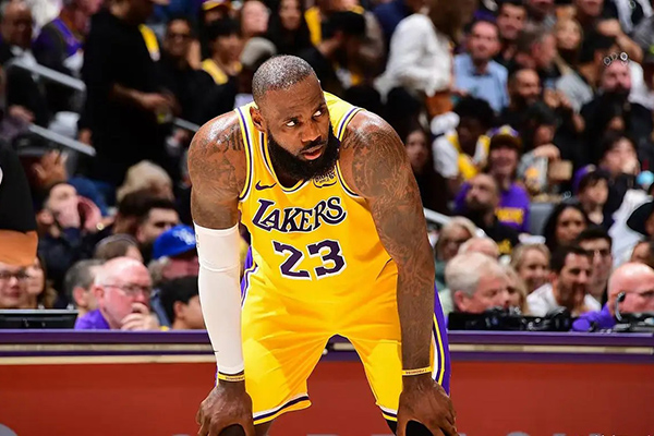 NBA休赛期动态:<a href=/basketball/zibo/lakers/ target=_blank class=infotextkey>湖人</a>伤病、勇士签约与<a href=/basketball/zibo/76ers/ target=_blank class=infotextkey>76人</a>合同进展