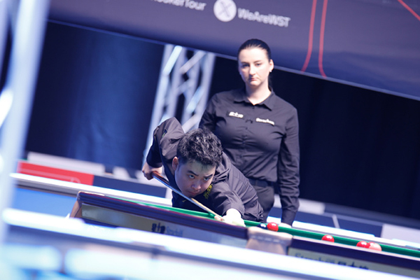 斯佳辉4-3惊魂逆转马克·戴维斯，决胜局64-37挺进32强